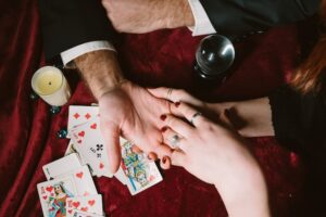 Was will er von mir? Tarot – Wie Tarotkarten in Liebesfragen interpretiert werden