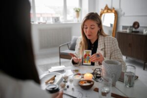 Tarot Karten Anleitung – Tarotkarten richtig legen und deuten für Anfänger